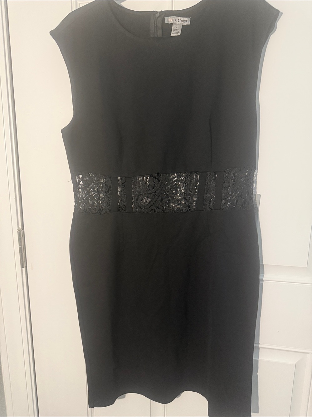 LOVE X DESIGN Black Lace-Trim Sheath Dress -